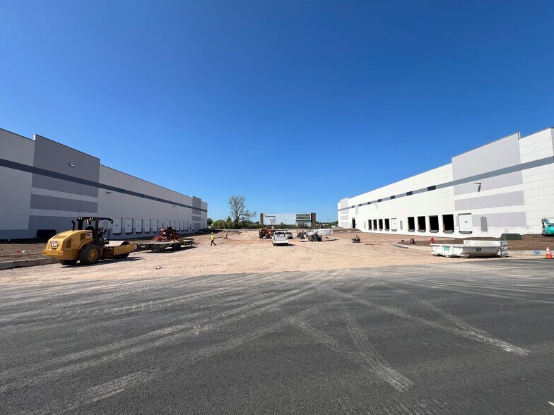 More Photos Of 30 Cross St, Ridgefield Park Distribution For Lease