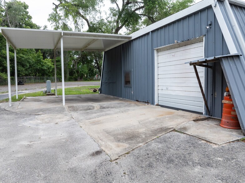 More Photos Of 2832 S Main Blvd, Lake City Auto Repair For Sale