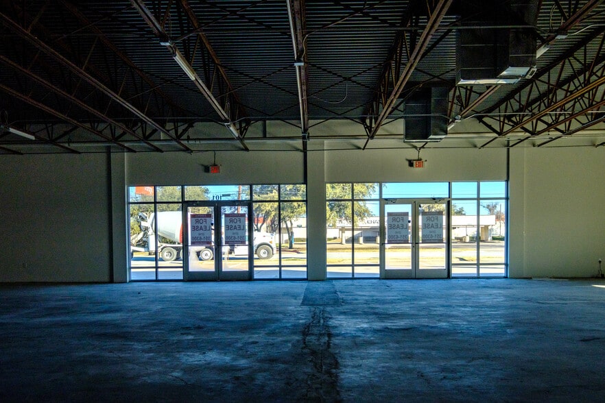 More Photos Of 2900 Walnut Hill Ln, Dallas Unknown For Lease