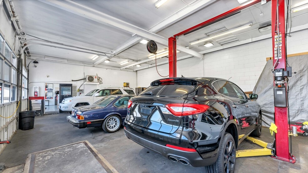 More Photos Of 3410 Aviation Blvd, Redondo Beach Auto Repair For Sale