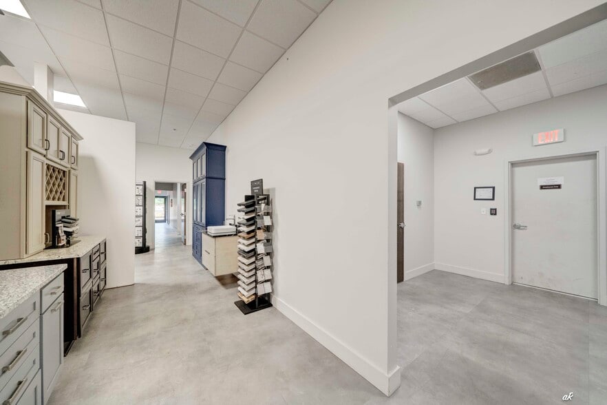 More Photos Of 17684 Cordova Pl, Panama City Beach Distribution For Lease