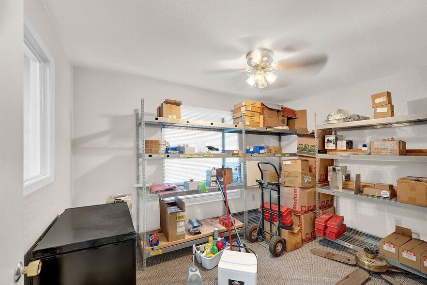 More Photos Of 389 Interstate 35 S, Devine Unknown For Lease