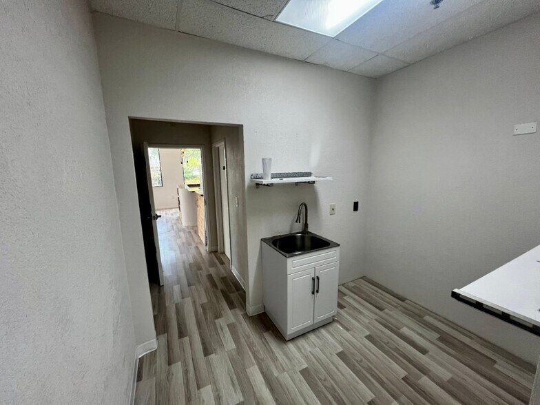 More Photos Of 6881 Kingspointe Pky, Orlando Flex For Sale