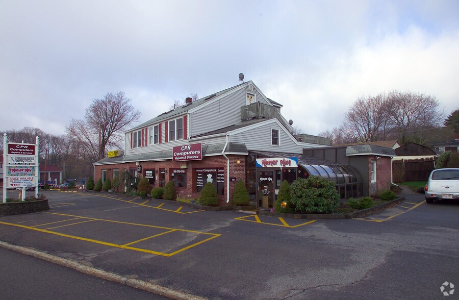More Photos Of 118 N Bedford St, East Bridgewater General Retail For Sale