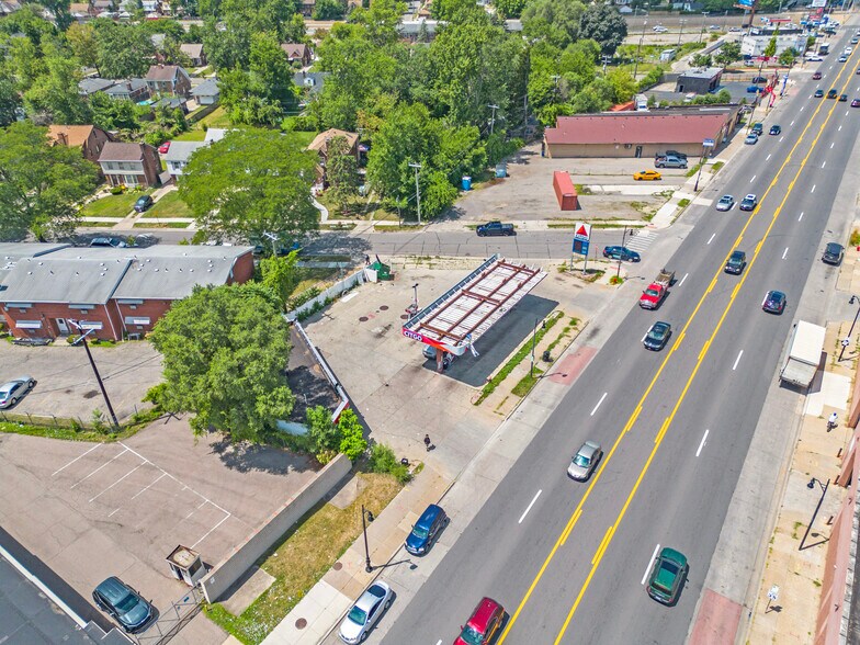More Photos Of 17537 Grand River Ave, Detroit Service Station For Sale