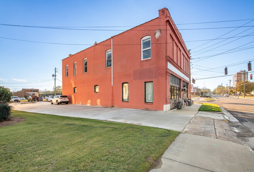 More Photos Of 534 Walnut St, Gadsden Showroom For Sale