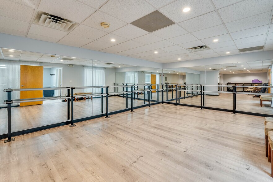 More Photos Of 1 Elm Sq, Andover Office Residential For Lease