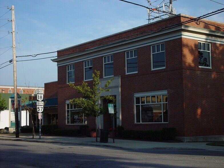 Primary Photo Of 140 W Washington St, Medina Storefront Retail Office For Lease