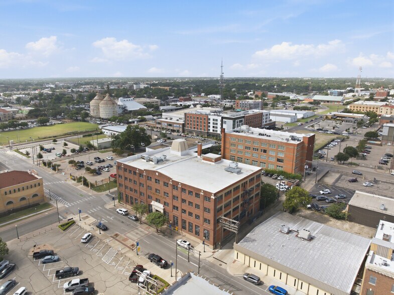 More Photos Of 225 S 5th St, Waco Office For Lease