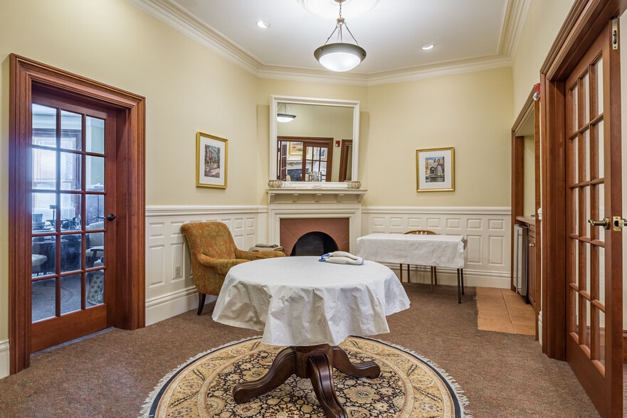More Photos Of 298-300 Newbury St, Boston Schools For Sale