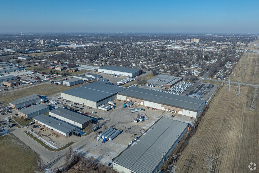More Photos Of 500 & 511 Oak Leaf Ct, Joliet Warehouse For Lease