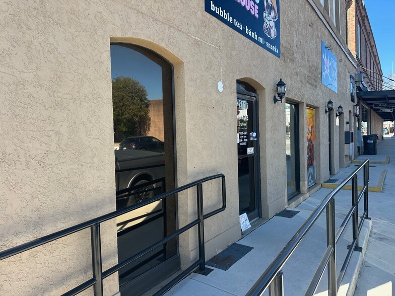 More Photos Of 211 E Court St, Seguin Storefront Retail Office For Lease