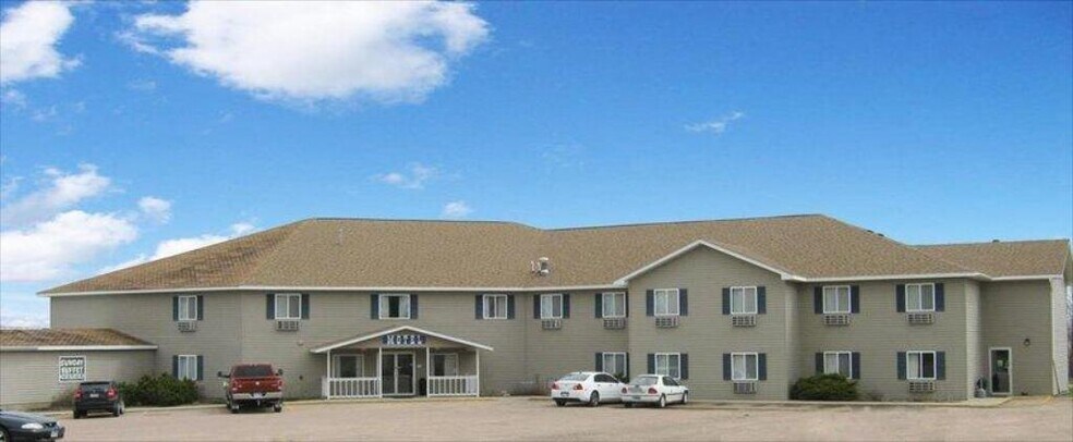 More Photos Of 920 S 3rd Ave, Clear Lake Hotel For Sale