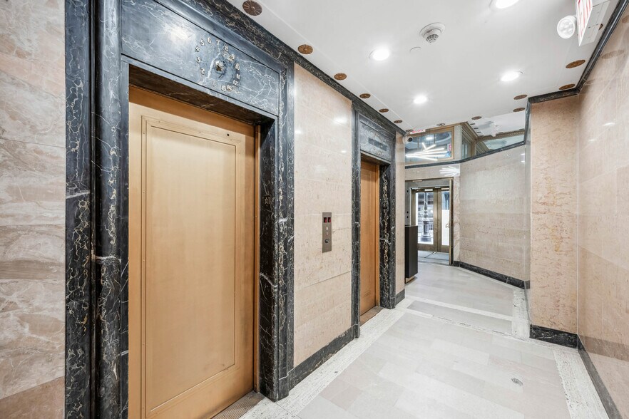 More Photos Of 315 W 35th St, New York Office For Lease