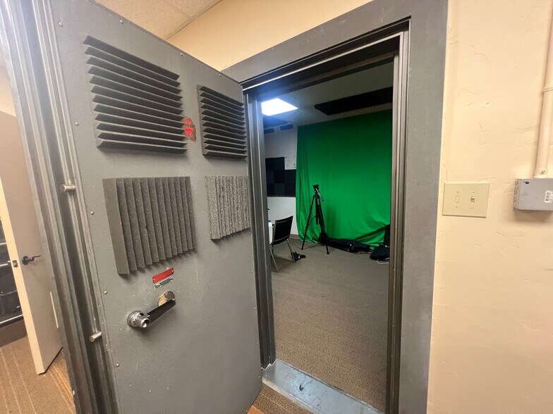 More Photos Of 121 S Center St, Turlock Office For Lease