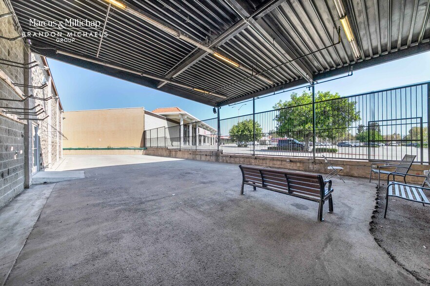 More Photos Of 2695 Cochran St, Simi Valley Freestanding For Sale