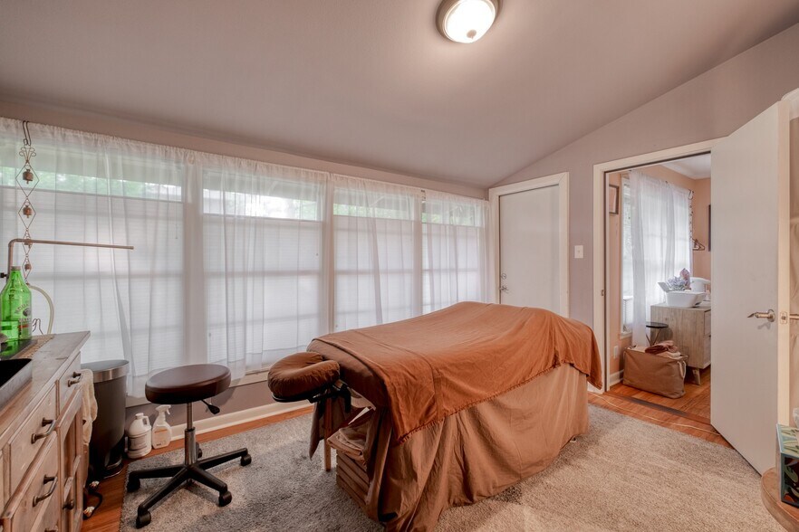 More Photos Of 13803 Ann Pl, Austin Office For Sale