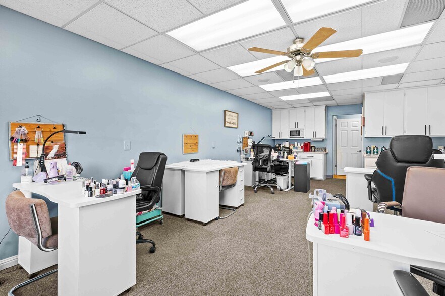 More Photos Of 2114 W Magnolia Blvd, Burbank Storefront For Sale