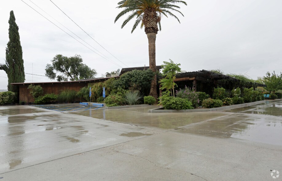 Primary Photo Of 690 Old Ca-58, Barstow Restaurant For Sale