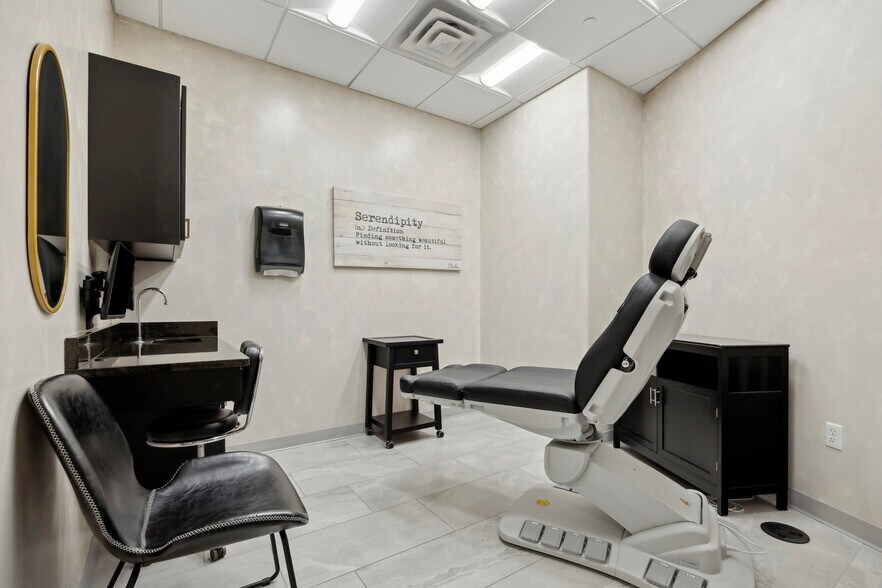 More Photos Of 4420 Valley View Rd, Edina Office For Lease