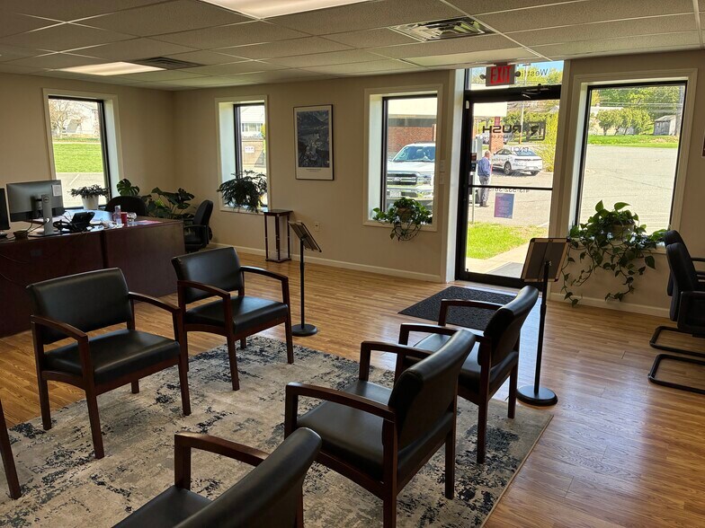 More Photos Of 270 Westfield Rd, Holyoke Freestanding For Lease