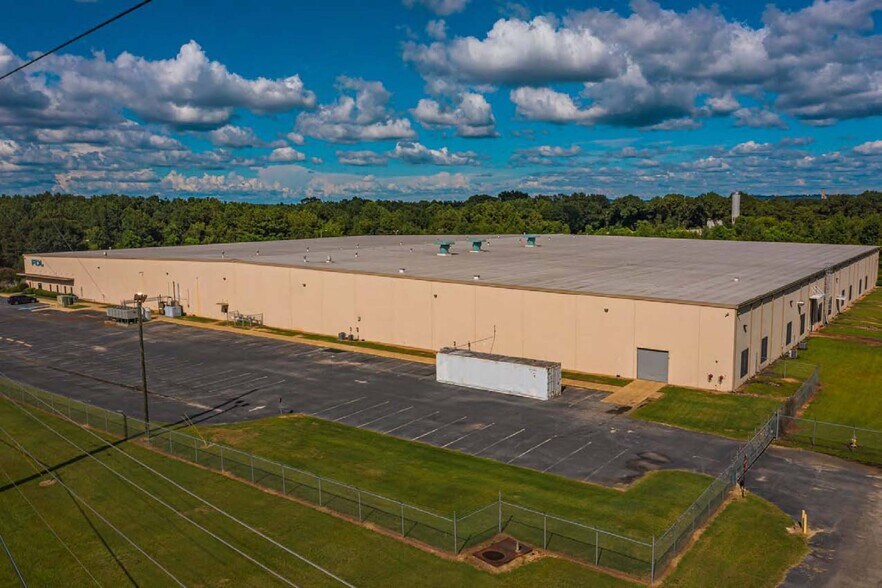 More Photos Of 510 Brickyard Rd, Phenix City Distribution For Lease