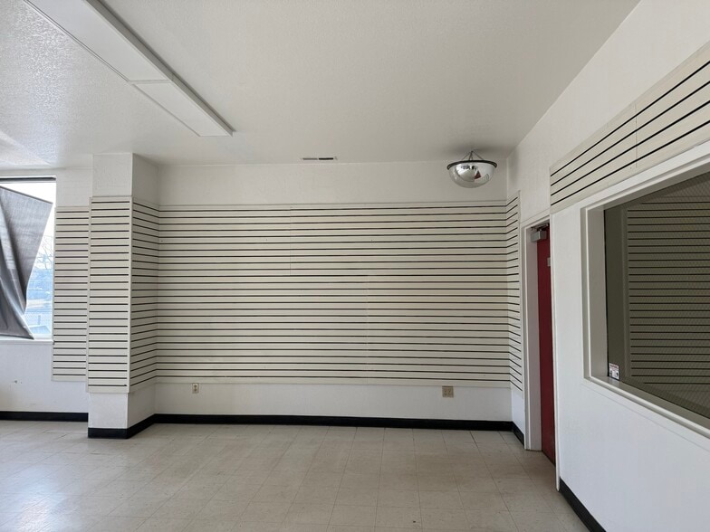 More Photos Of 3344 Washburn Way, Klamath Falls Warehouse For Lease
