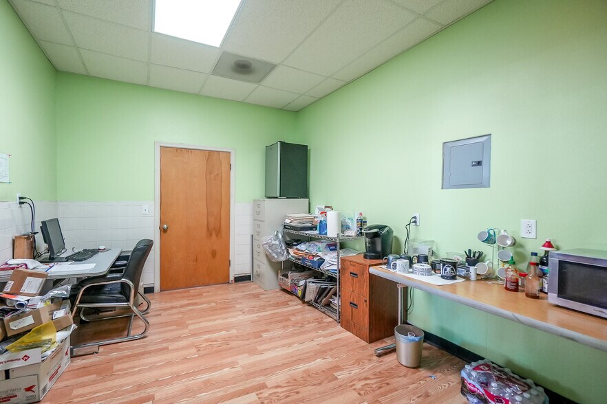 More Photos Of 2323 Nevin Ave, Richmond Auto Repair For Sale