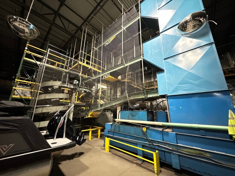 More Photos Of 2253 Air Park Rd, Rhinelander Distribution For Sale