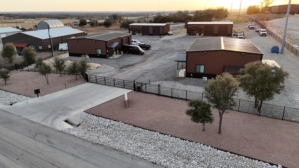 More Photos Of 109 Bennett Hills Dr, Weatherford Warehouse For Sale