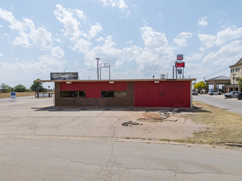 More Photos Of 103 Interstate 40, Shamrock Restaurant For Sale