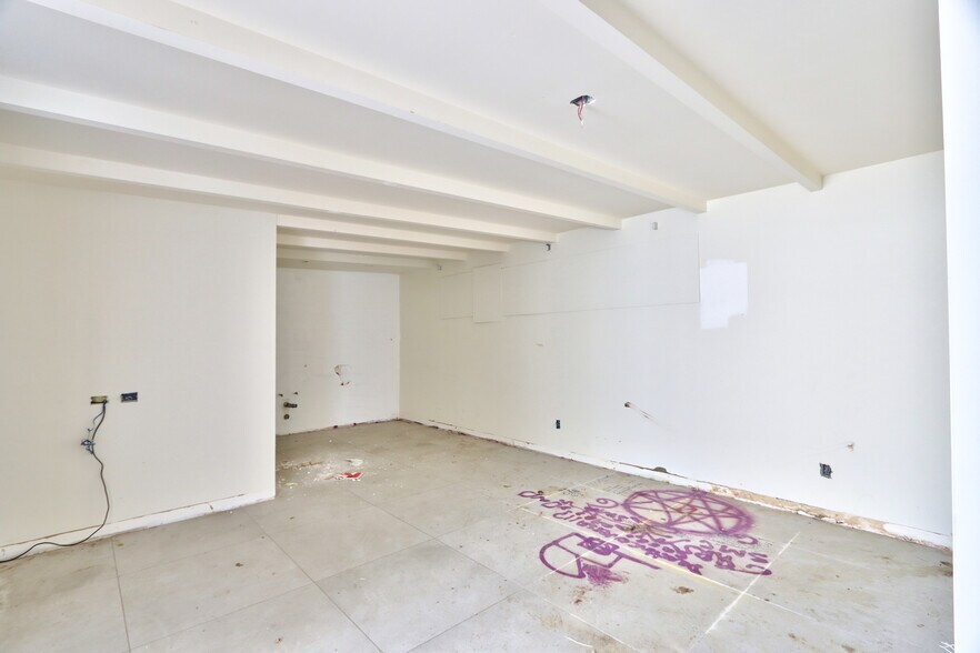 More Photos Of 2249 N Palm Canyon Dr, Palm Springs Hospitality For Sale