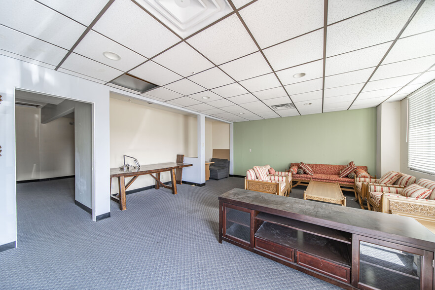 More Photos Of 500-506 S Palm Ave, Alhambra Warehouse For Lease