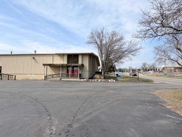 More Photos Of 200 E 2nd St, Rochester Freestanding For Lease