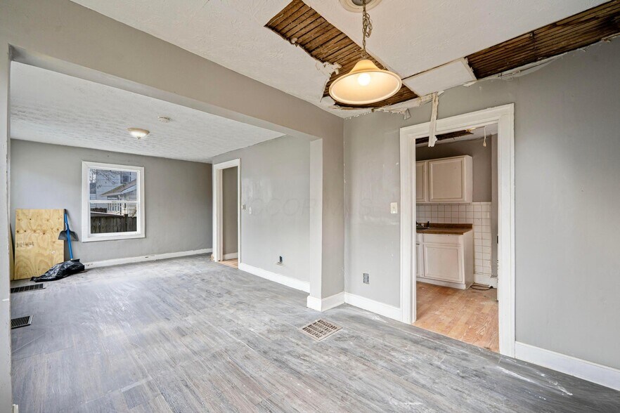 More Photos Of 1657 Sullivant Ave, Columbus Apartments For Sale