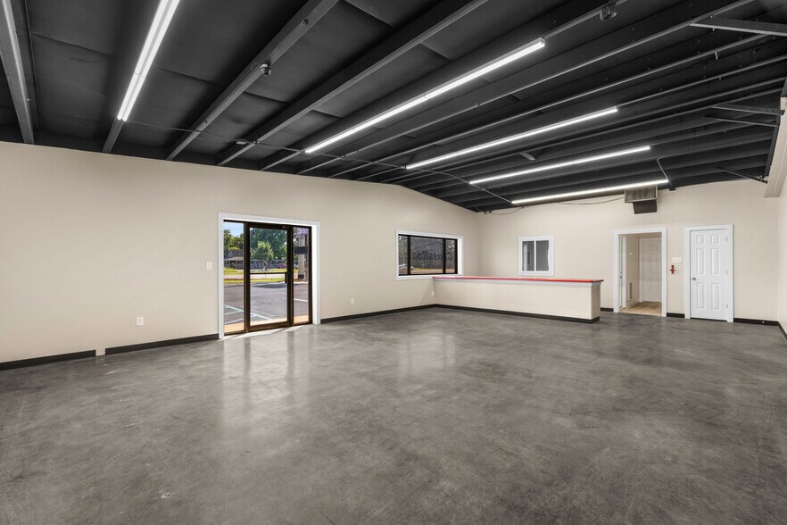 More Photos Of 10063 US-72, Rogersville Warehouse For Sale