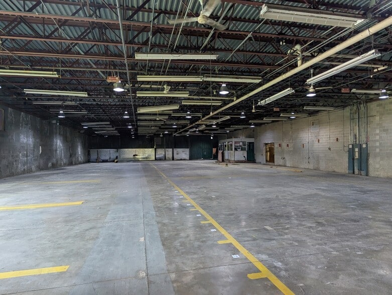 More Photos Of 40 3rd St, Walnutport Warehouse For Lease