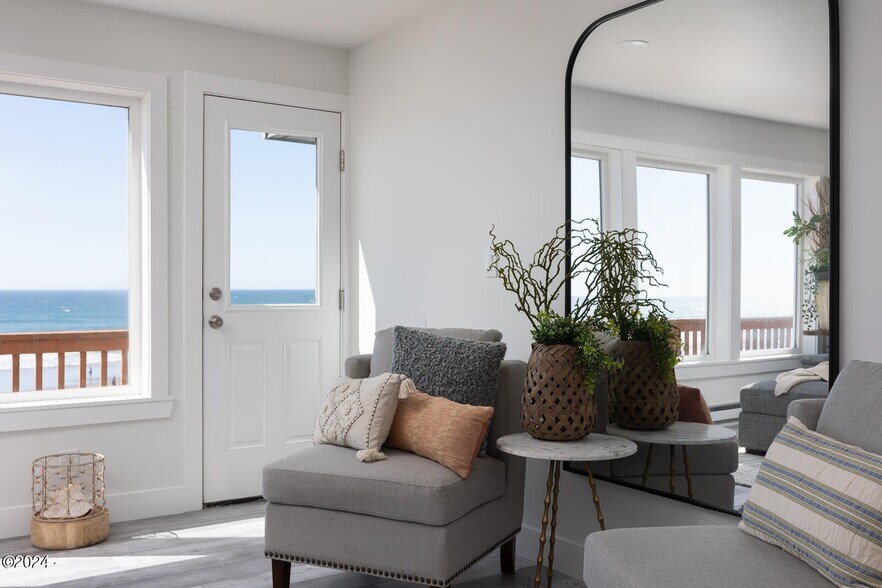 More Photos Of 3929 NW Jetty Ave, Lincoln City Apartments For Sale