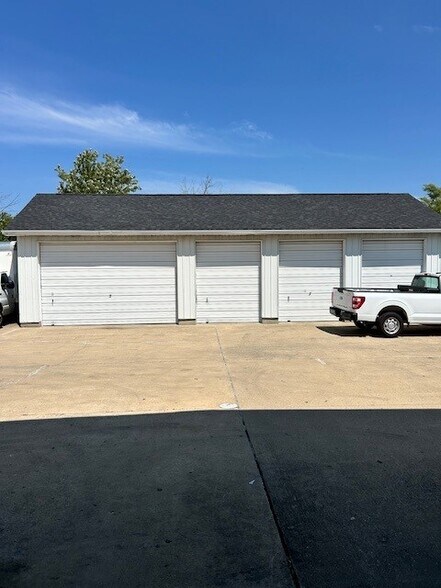 More Photos Of 8846 E 33rd St, Indianapolis Warehouse For Sale