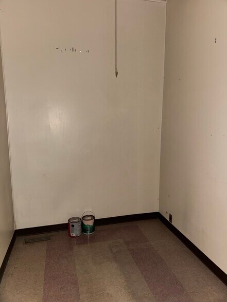 More Photos Of 111 N Walnut St, North Manchester General Retail For Sale