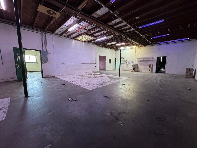 More Photos Of 4920 W Pico Blvd, Los Angeles Light Manufacturing For Lease