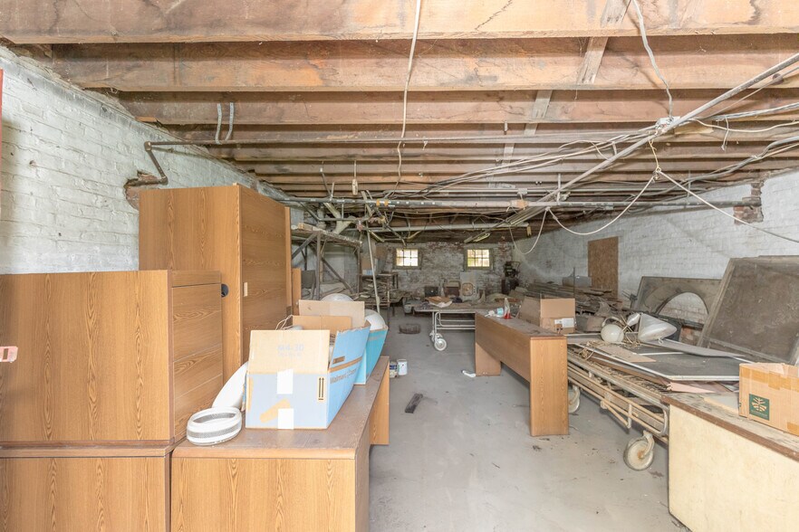 More Photos Of 1340 W Main St, Wytheville Loft Creative Space For Sale