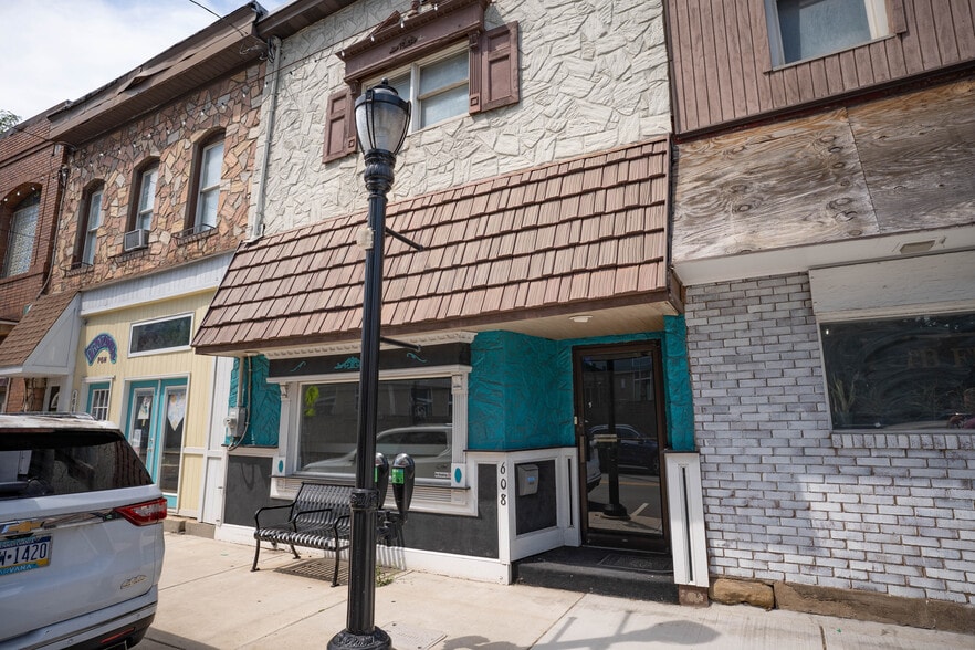 Primary Photo Of 608 Main St, Pittsburgh Freestanding For Lease
