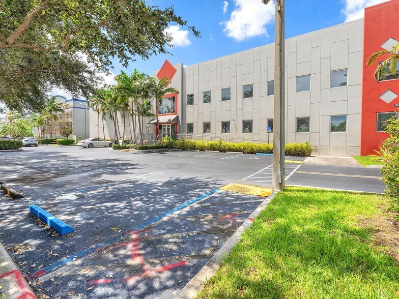 More Photos Of 2260 NW 114th Ave, Doral Warehouse For Lease