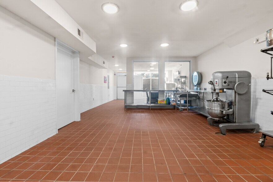 More Photos Of 1011 New York Ave, Union City Storefront Retail Residential For Lease
