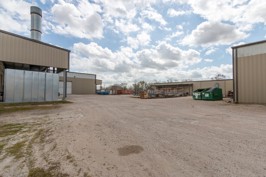 More Photos Of 650 Aldine Bender Rd, Houston Warehouse For Sale