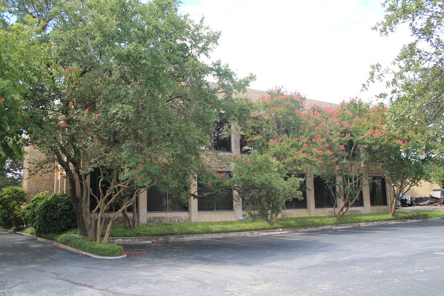 More Photos Of 8930 Wurzbach Rd, San Antonio Loft Creative Space For Lease