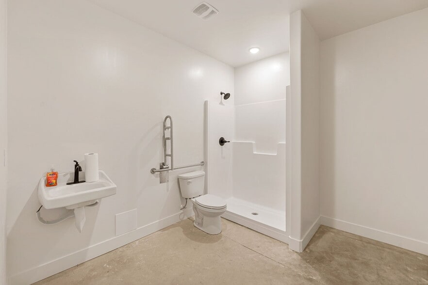 More Photos Of 3709 5650 w, Cedar City Industrial For Lease