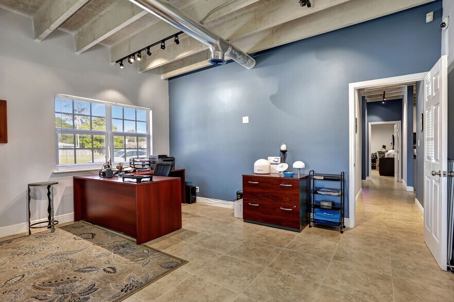 More Photos Of 3496 NE 12th Ter, Oakland Park Warehouse For Sale