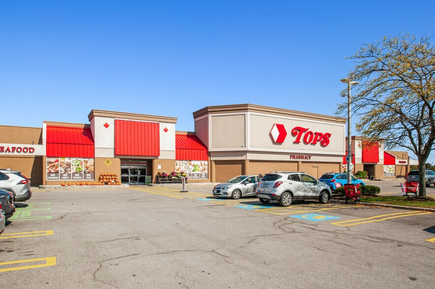 More Photos Of 3980 Maple Rd, Amherst Supermarket For Sale